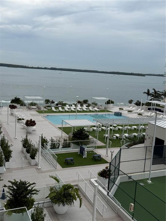 For Rent: $3,600 (2 beds, 2 baths, 968 Square Feet)