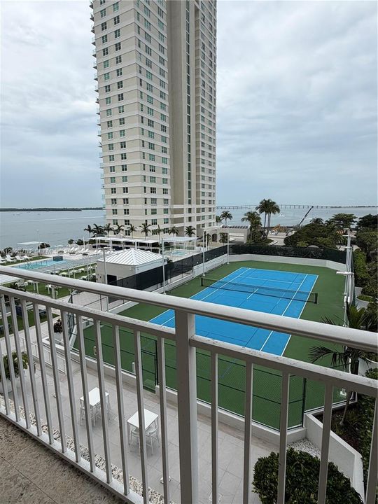 For Rent: $3,600 (2 beds, 2 baths, 968 Square Feet)