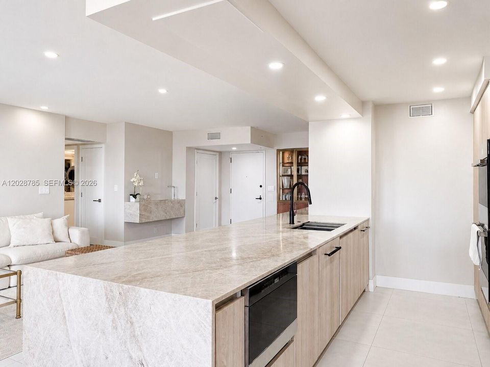 For Rent: $5,500 (2 beds, 2 baths, 1677 Square Feet)