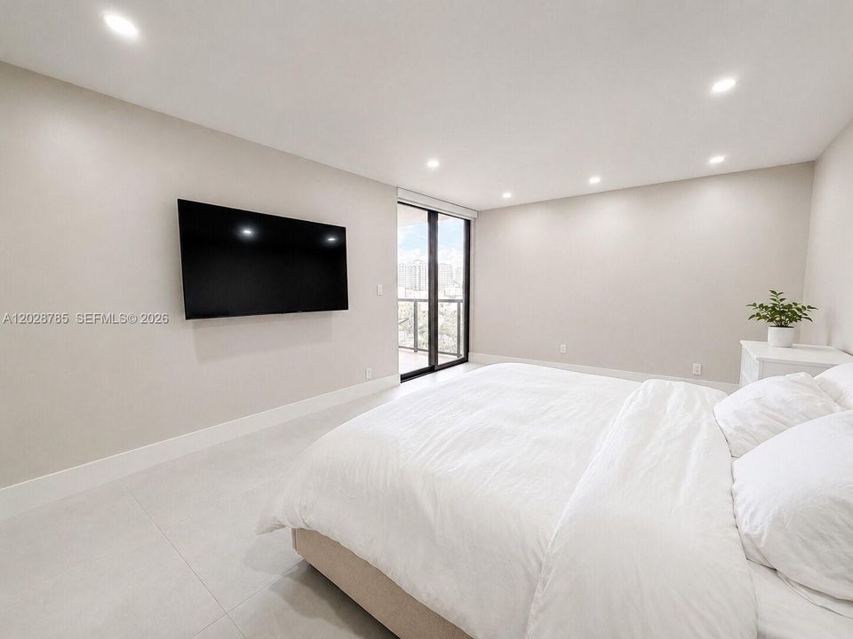 For Rent: $5,500 (2 beds, 2 baths, 1677 Square Feet)
