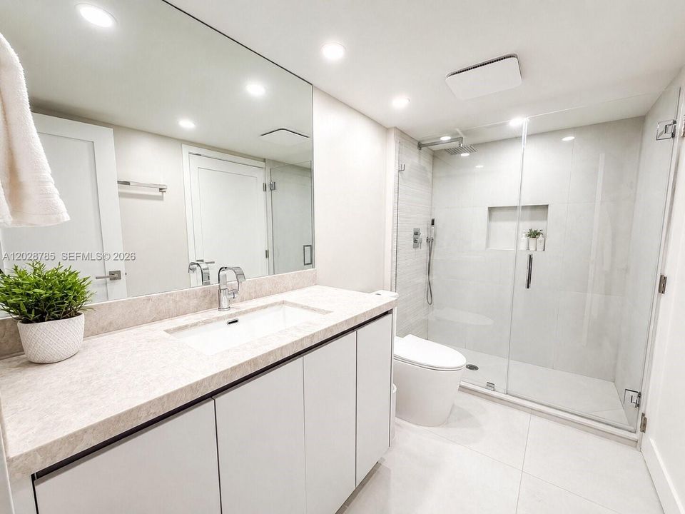 For Rent: $5,500 (2 beds, 2 baths, 1677 Square Feet)