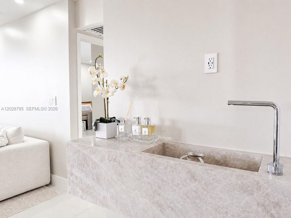 For Rent: $5,500 (2 beds, 2 baths, 1677 Square Feet)