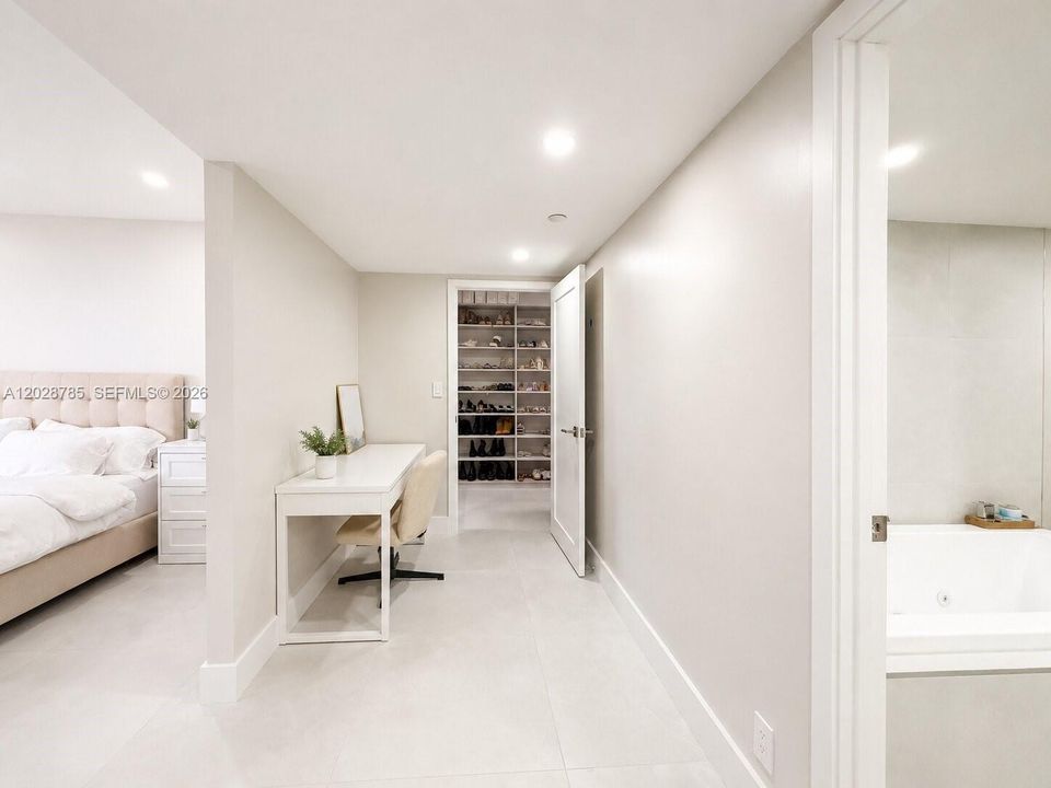 For Rent: $5,500 (2 beds, 2 baths, 1677 Square Feet)