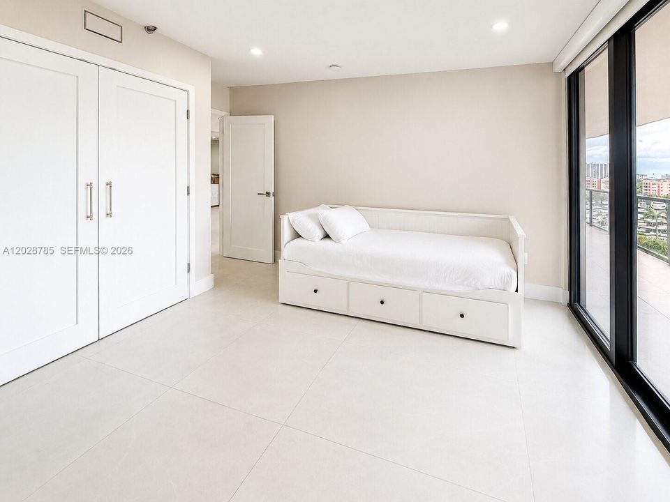 For Rent: $5,500 (2 beds, 2 baths, 1677 Square Feet)