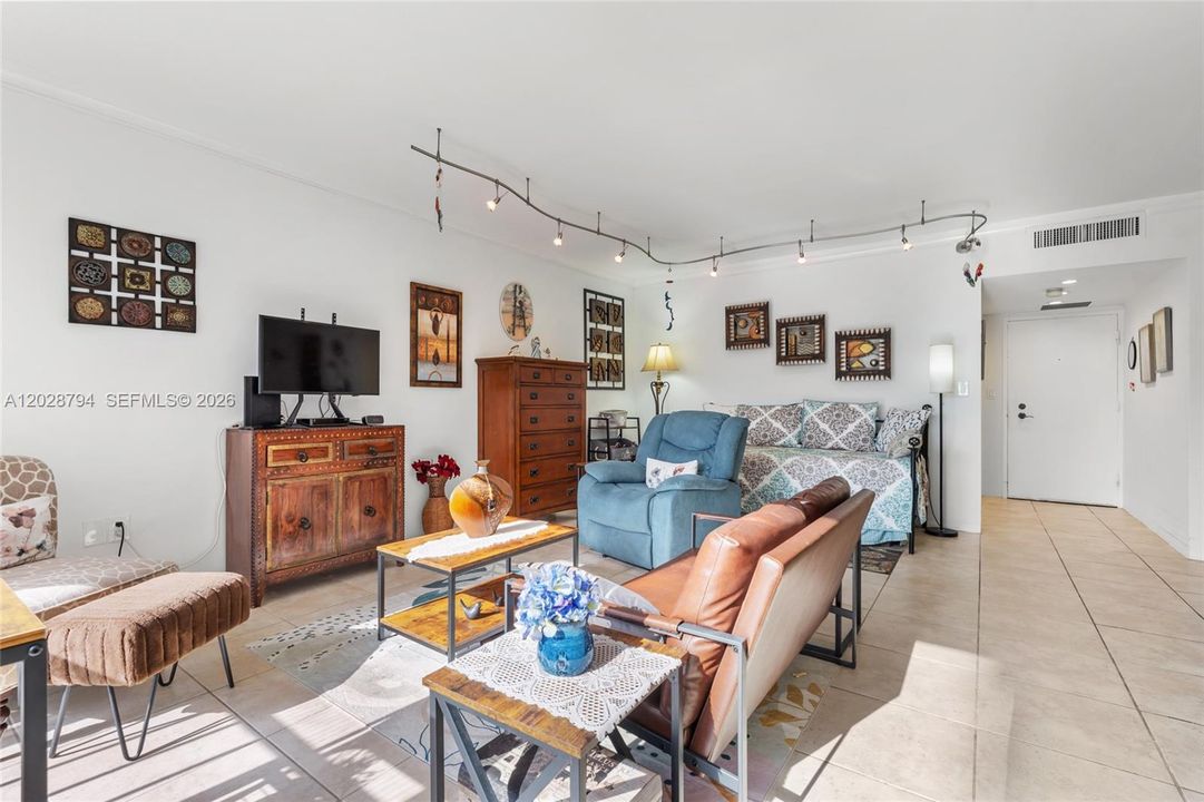 For Sale: $210,000 (0 beds, 1 baths, 540 Square Feet)