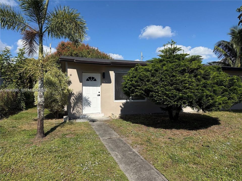 Active With Contract: $465,900 (3 beds, 2 baths, 1000 Square Feet)
