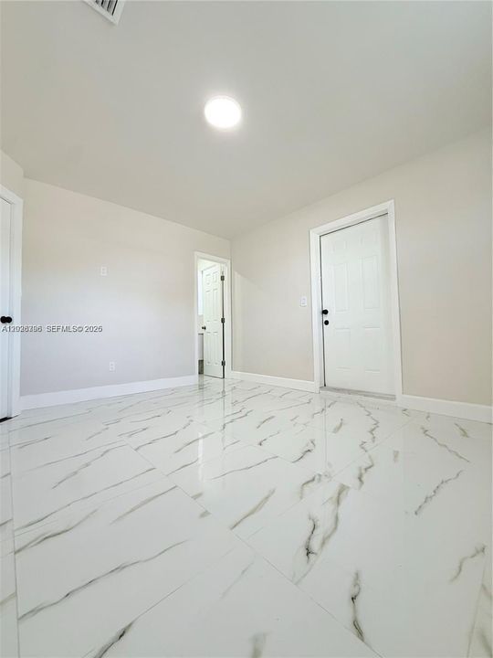 Active With Contract: $465,900 (3 beds, 2 baths, 1000 Square Feet)