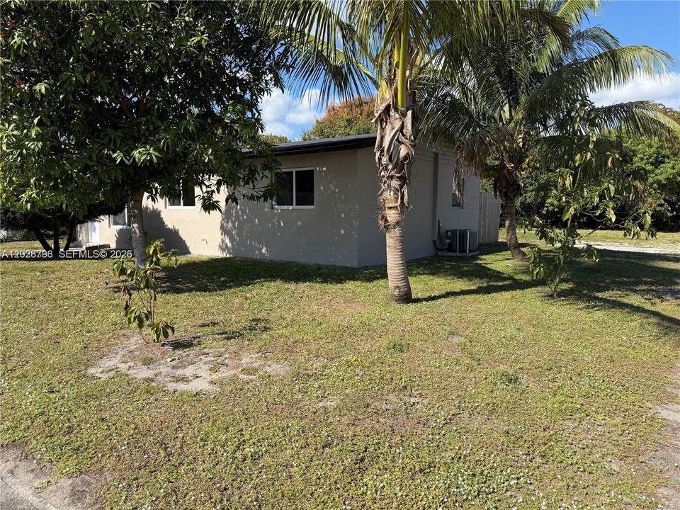 Active With Contract: $465,900 (3 beds, 2 baths, 1000 Square Feet)