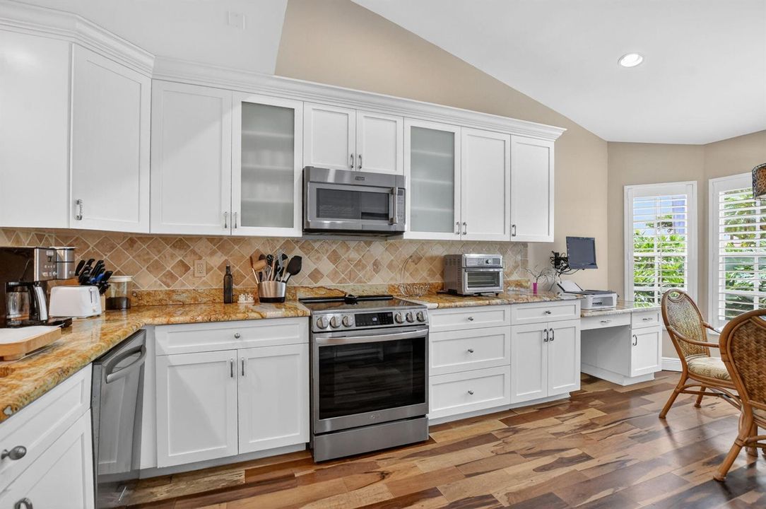 eat in kitchen