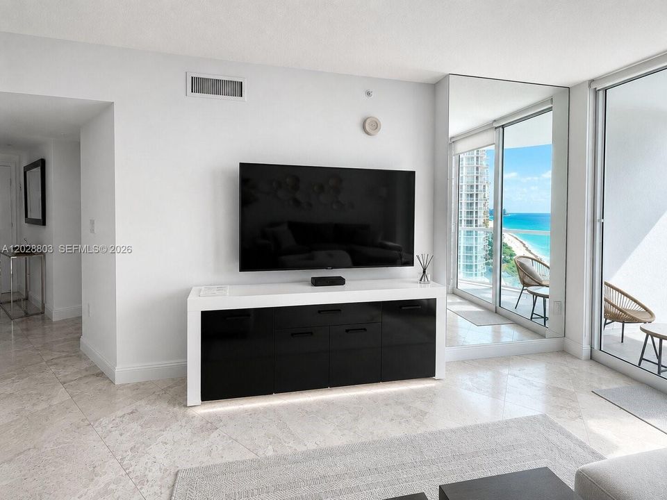For Rent: $5,500 (2 beds, 2 baths, 1623 Square Feet)