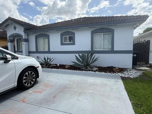 Activo con contrato: $3,300 (3 camas, 2 baños, 1472 Pies cuadrados)