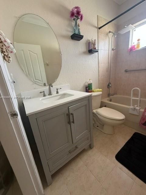 Activo con contrato: $3,300 (3 camas, 2 baños, 1472 Pies cuadrados)