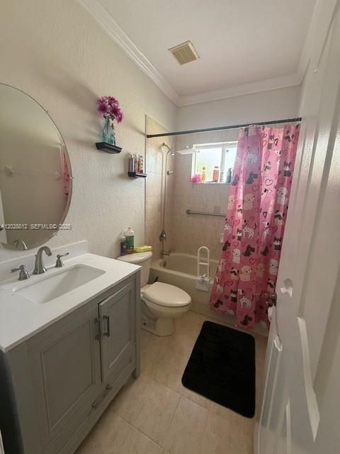 Activo con contrato: $3,300 (3 camas, 2 baños, 1472 Pies cuadrados)