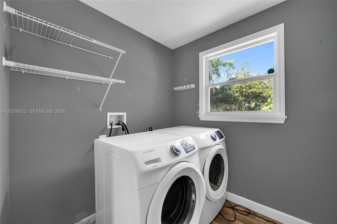 For Sale: $599,000 (3 beds, 2 baths, 1496 Square Feet)
