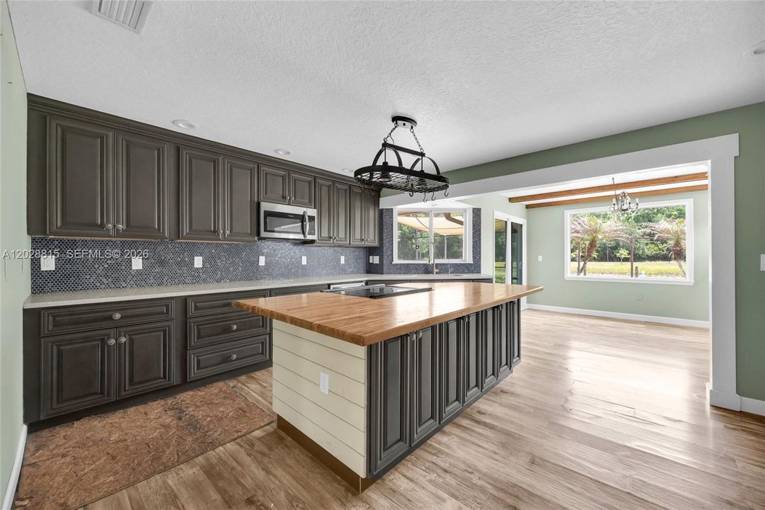 For Sale: $599,000 (3 beds, 2 baths, 1496 Square Feet)