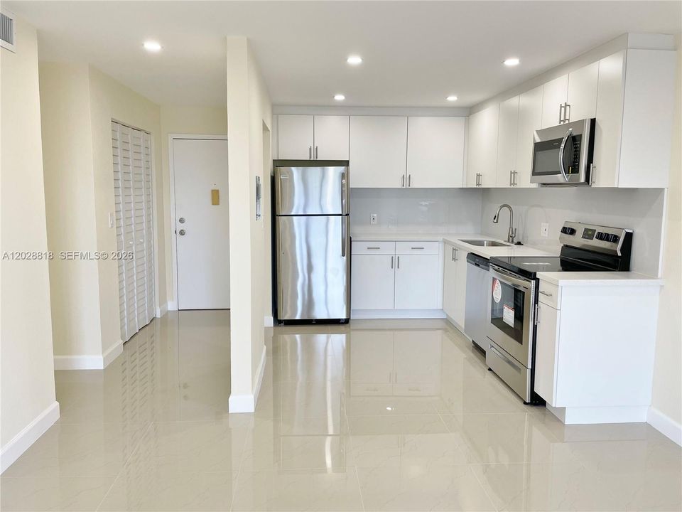 В аренду: $1,800 (1 спален, 1 ванн, 720 Квадратных фут)