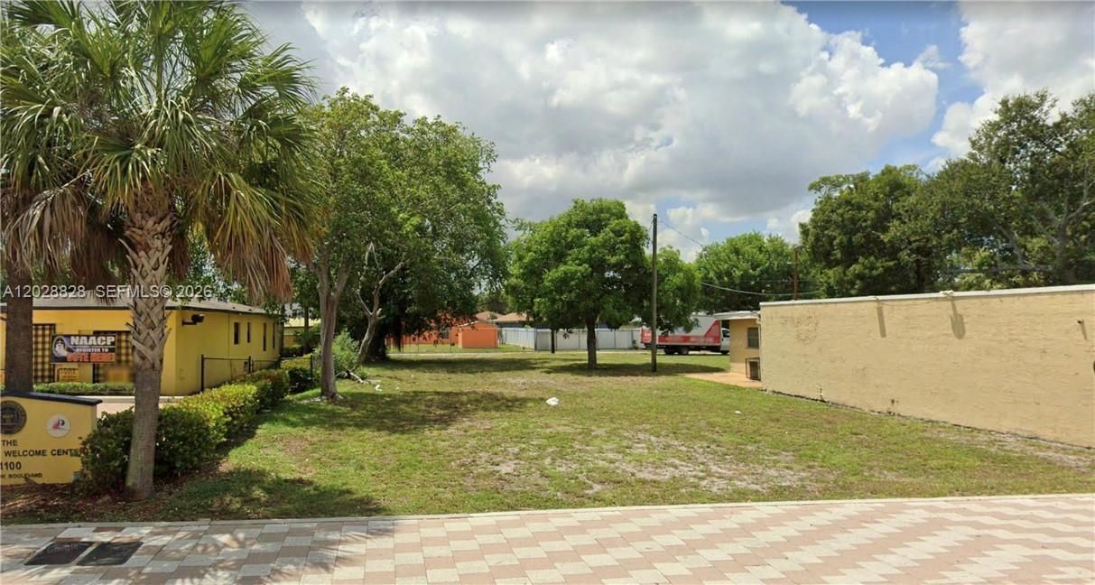 For Sale: $850,000 (0.15 acres)