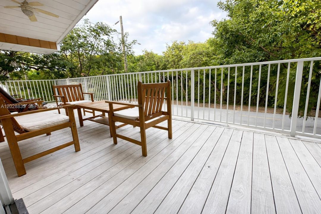 For Sale: $759,000 (3 beds, 3 baths, 816 Square Feet)