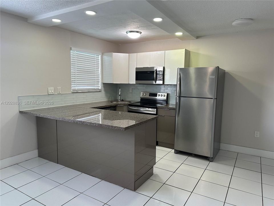 For Sale: $150,000 (1 beds, 1 baths, 564 Square Feet)