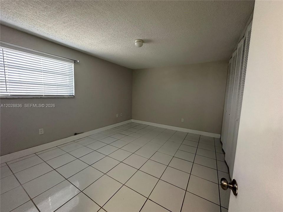For Sale: $150,000 (1 beds, 1 baths, 564 Square Feet)