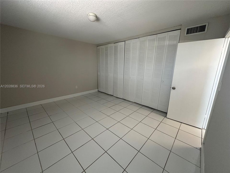 For Sale: $150,000 (1 beds, 1 baths, 564 Square Feet)