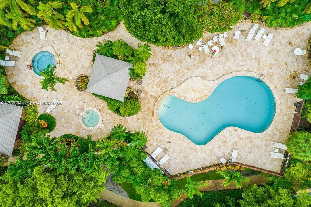 На продажу: $310,000 (1 спален, 2 ванн, 1200 Квадратных фут)
