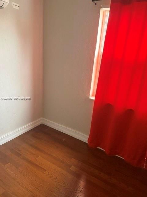 For Rent: $1,050 (1 beds, 1 baths, 1938 Square Feet)