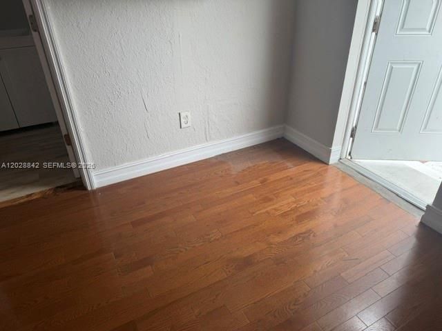 For Rent: $1,050 (1 beds, 1 baths, 1938 Square Feet)