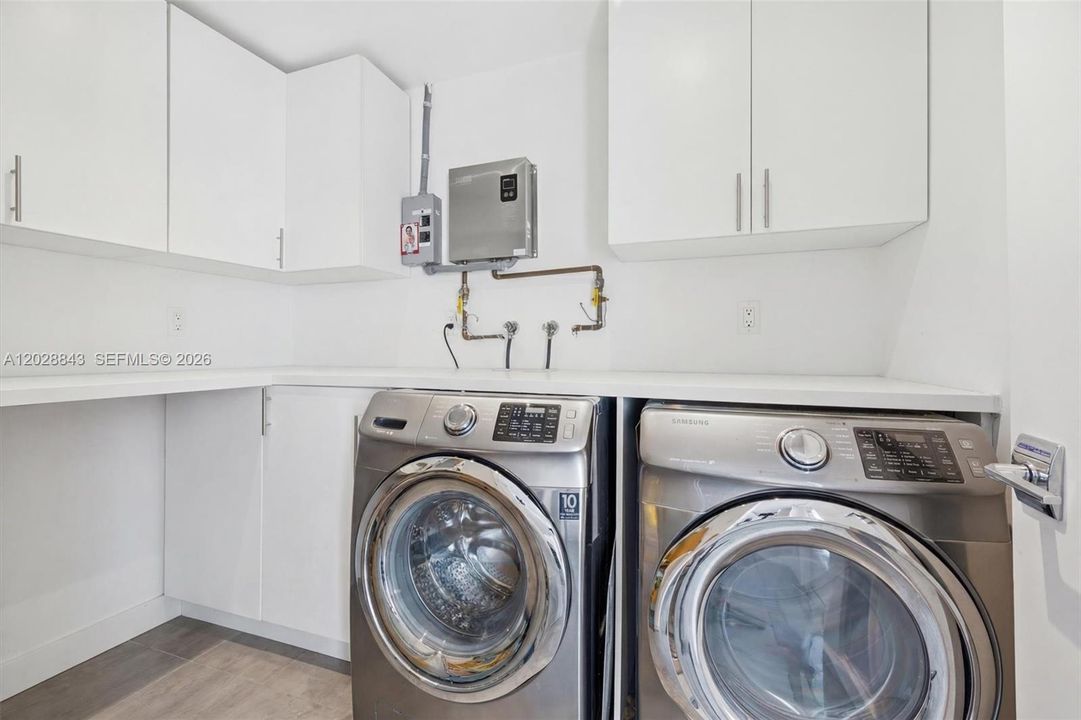 Activo con contrato: $7,500 (3 camas, 3 baños, 2053 Pies cuadrados)
