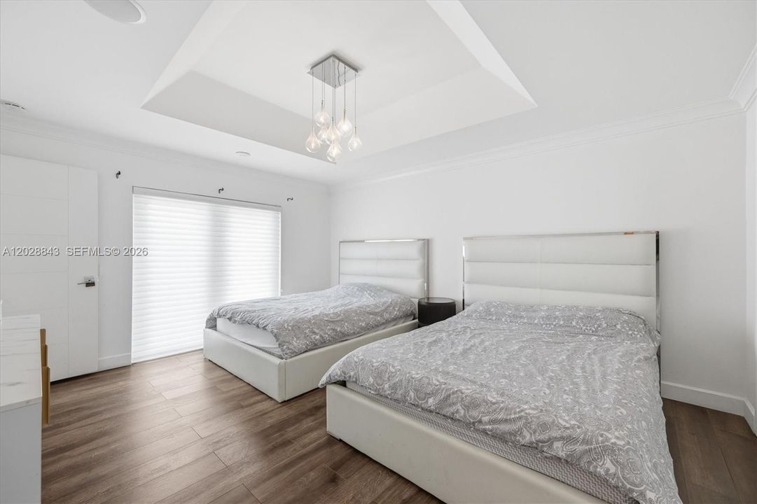 Activo con contrato: $7,500 (3 camas, 3 baños, 2053 Pies cuadrados)