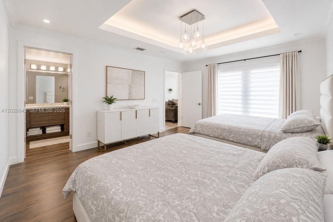 Activo con contrato: $7,500 (3 camas, 3 baños, 2053 Pies cuadrados)