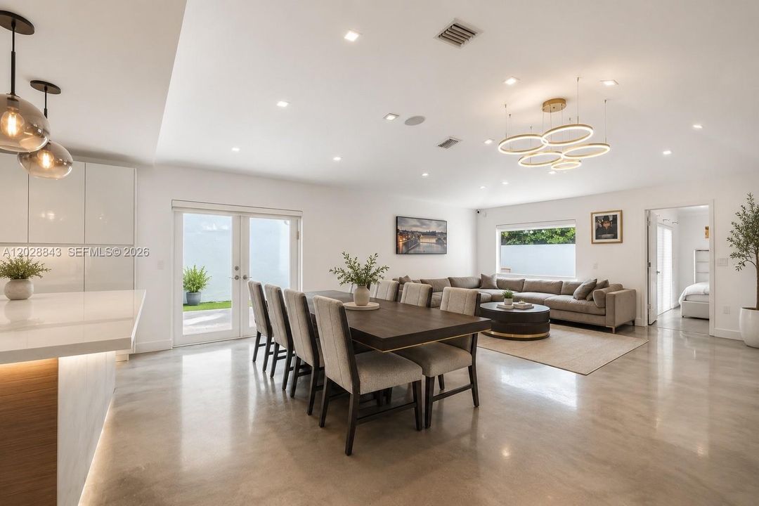 Activo con contrato: $7,500 (3 camas, 3 baños, 2053 Pies cuadrados)