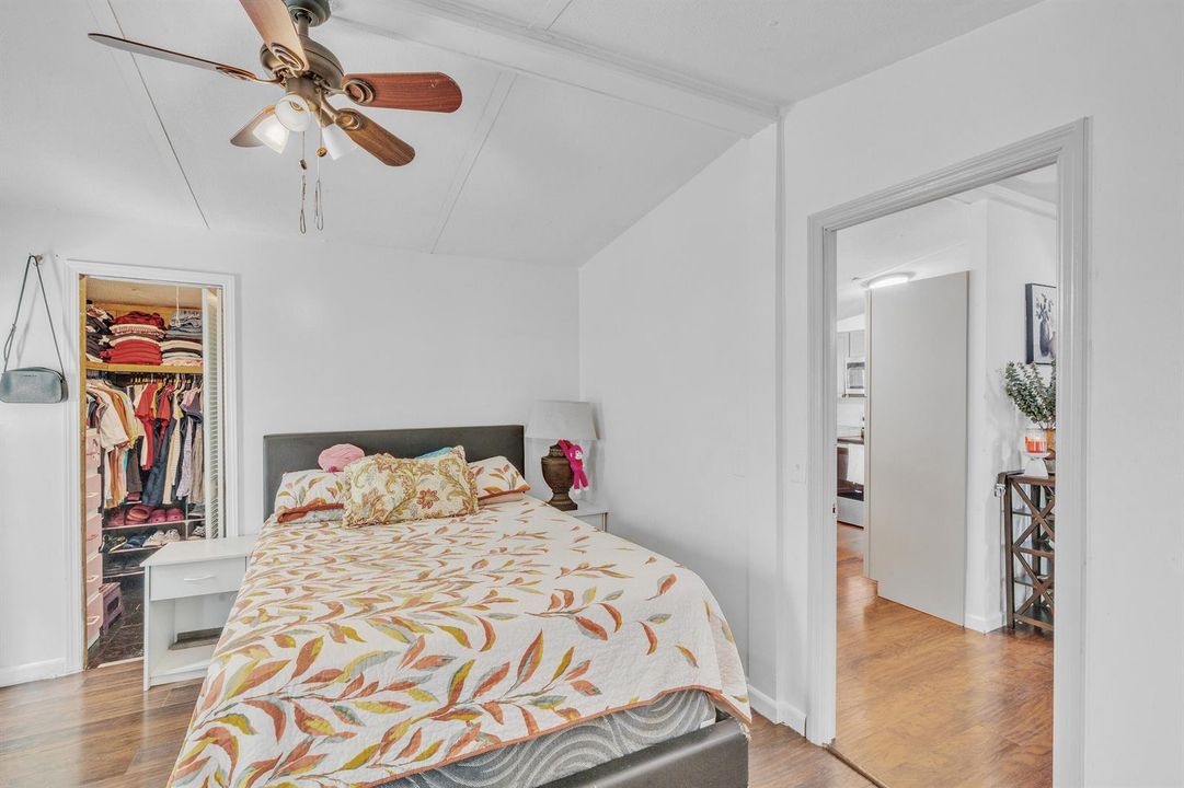 7 Primary Bedroom (5)