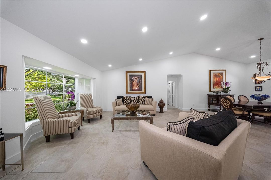 Great open area to share to share with family and friends.