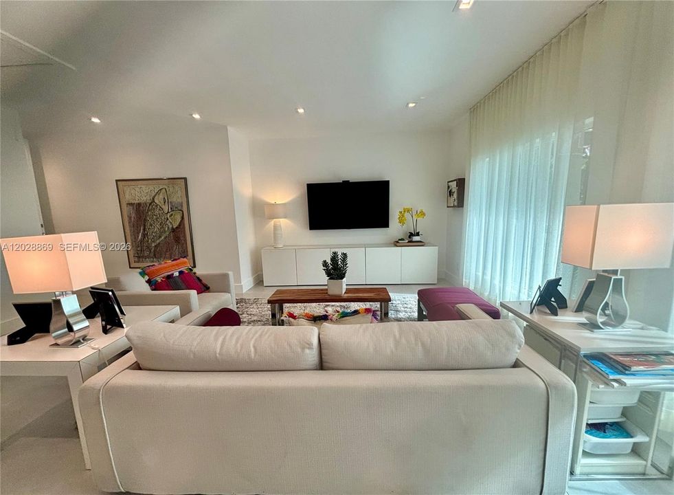 В аренду: $10,900 (4 спален, 3 ванн, 2284 Квадратных фут)