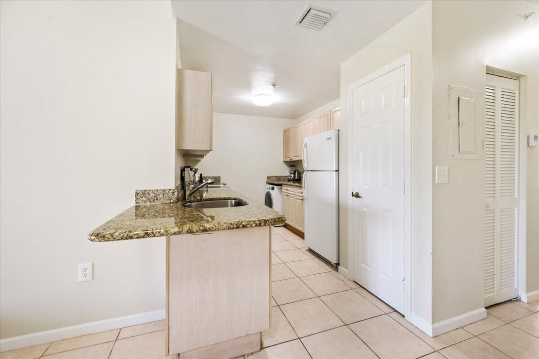 9 - Kitchen