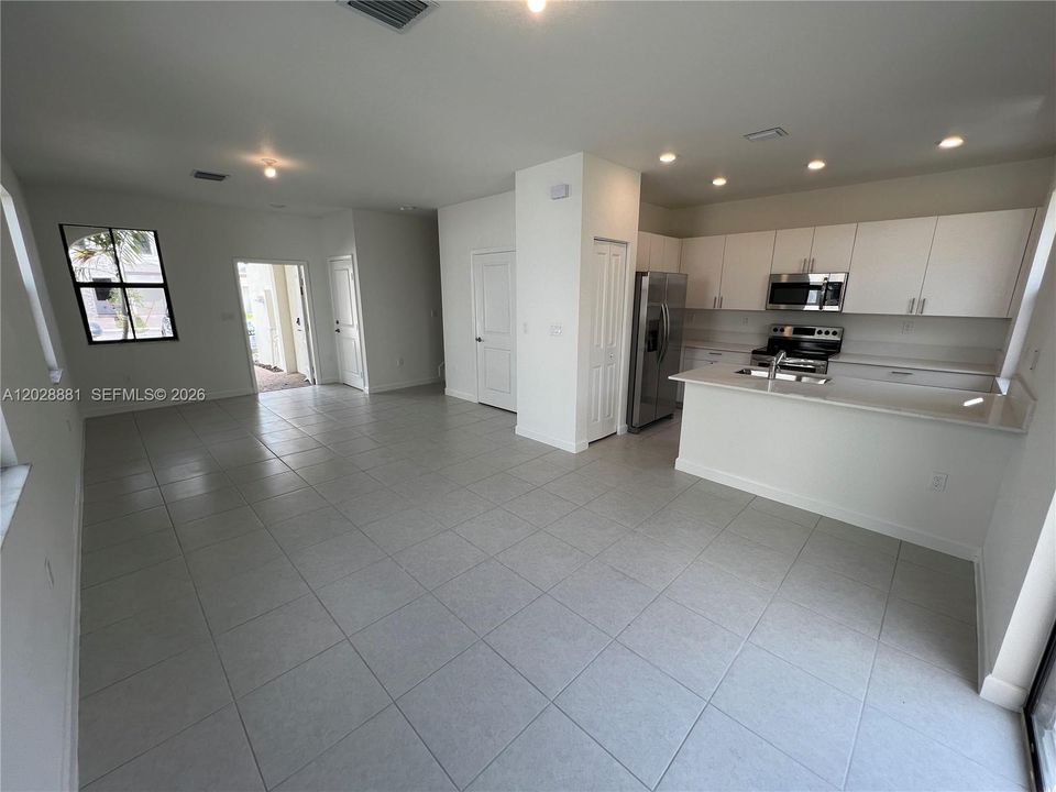 En Renta: $2,800 (3 camas, 2 baños, 1331 Pies cuadrados)