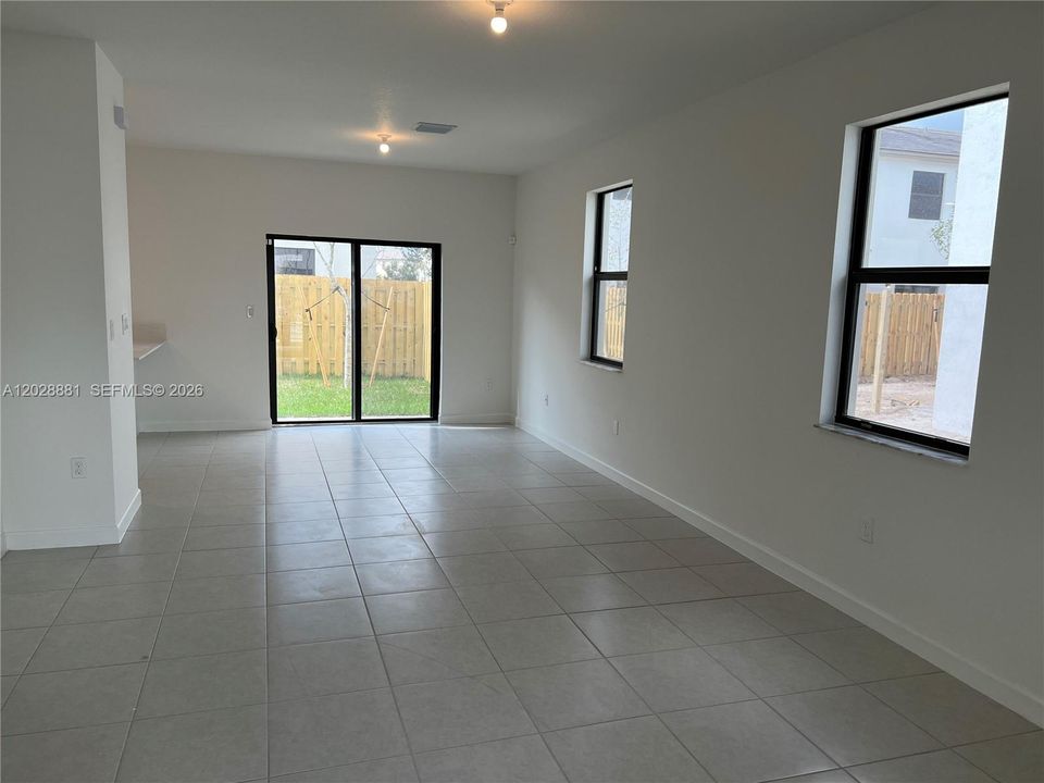 En Renta: $2,800 (3 camas, 2 baños, 1331 Pies cuadrados)