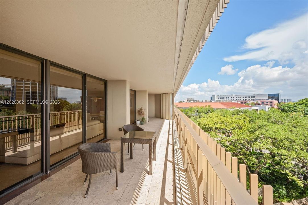 For Sale: $1,200,000 (2 beds, 2 baths, 1172 Square Feet)