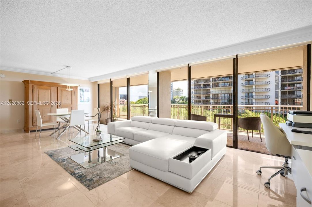 For Sale: $1,200,000 (2 beds, 2 baths, 1172 Square Feet)