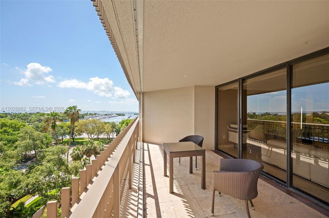 For Sale: $1,200,000 (2 beds, 2 baths, 1172 Square Feet)