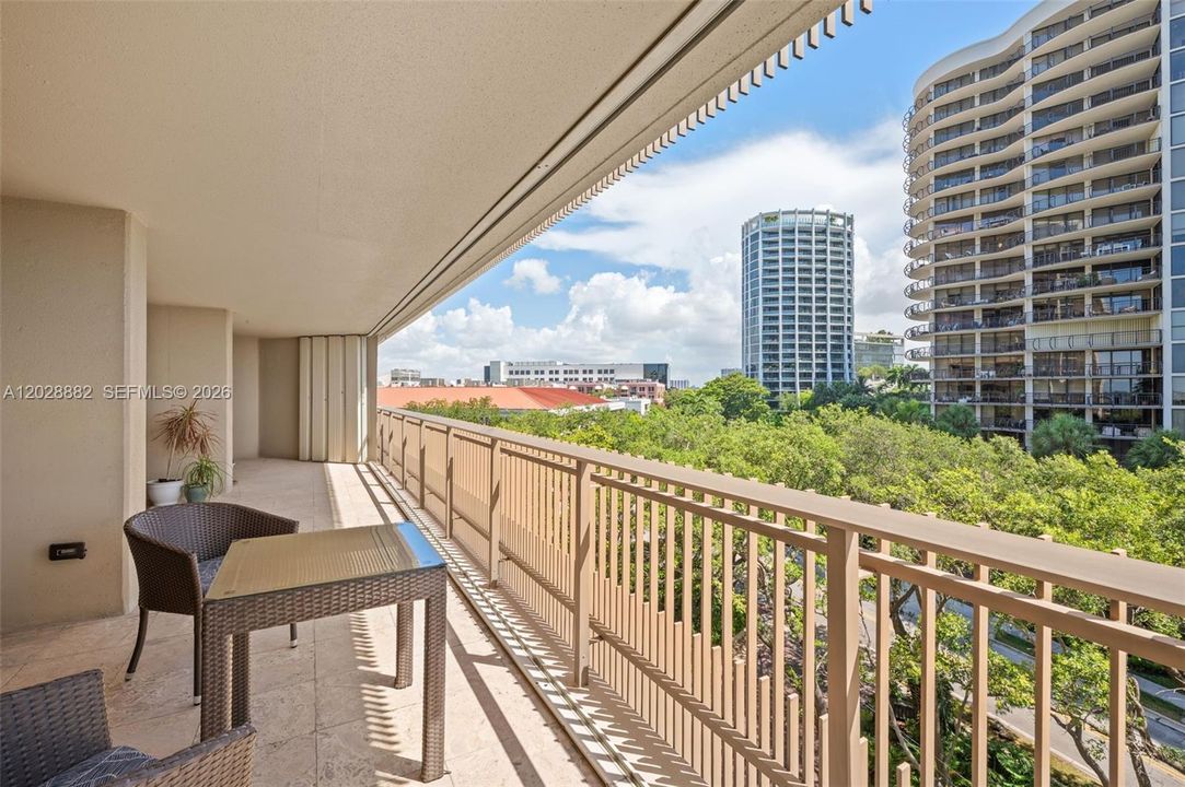 For Sale: $1,200,000 (2 beds, 2 baths, 1172 Square Feet)