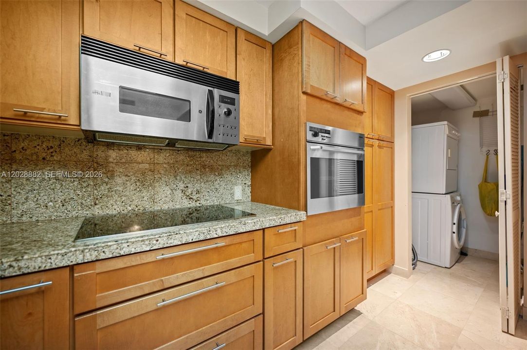 For Sale: $1,200,000 (2 beds, 2 baths, 1172 Square Feet)
