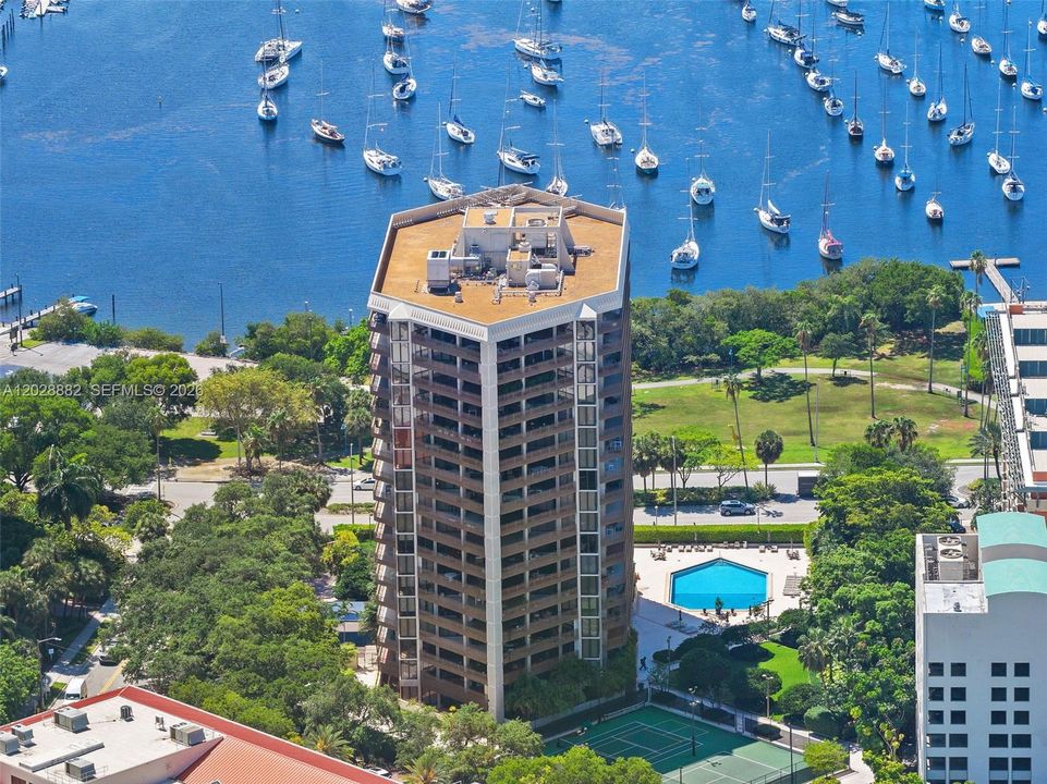 For Sale: $1,200,000 (2 beds, 2 baths, 1172 Square Feet)