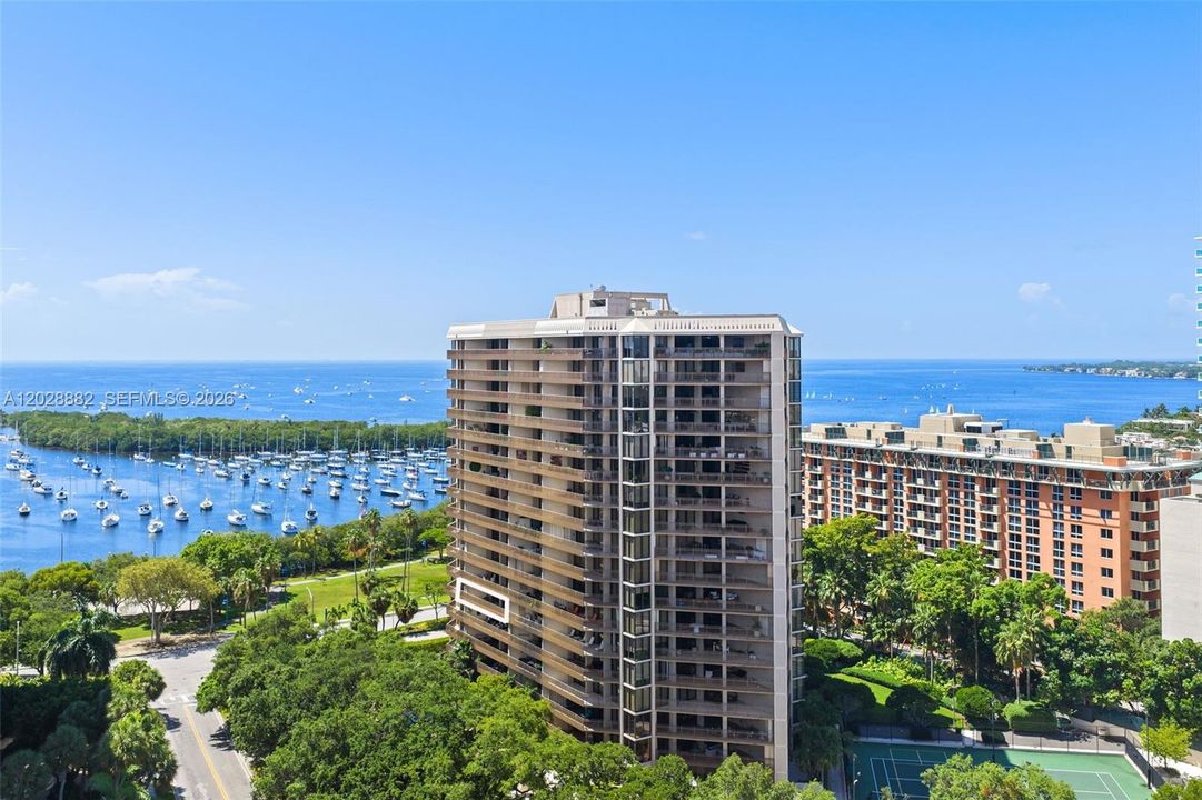 For Sale: $1,200,000 (2 beds, 2 baths, 1172 Square Feet)