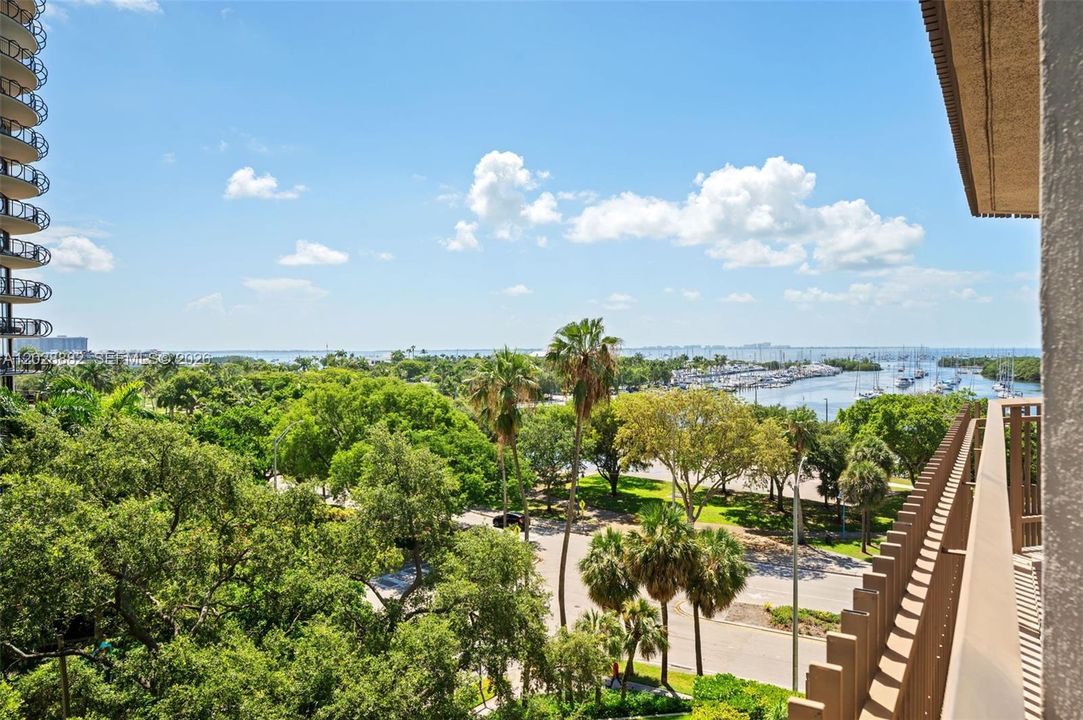 For Sale: $1,200,000 (2 beds, 2 baths, 1172 Square Feet)