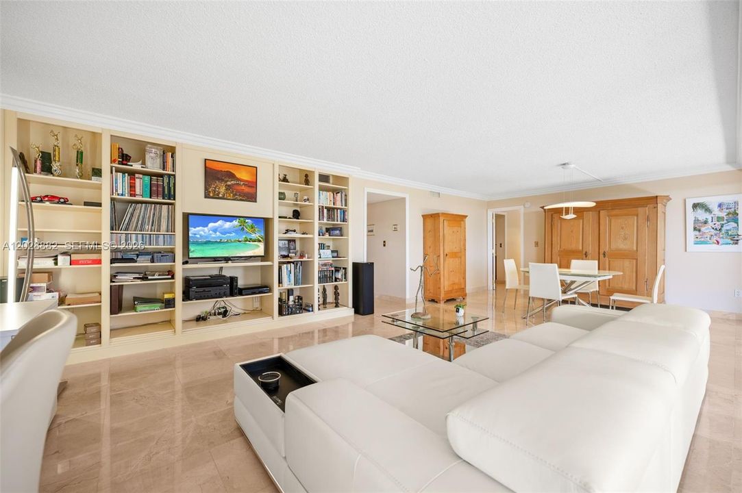 For Sale: $1,200,000 (2 beds, 2 baths, 1172 Square Feet)