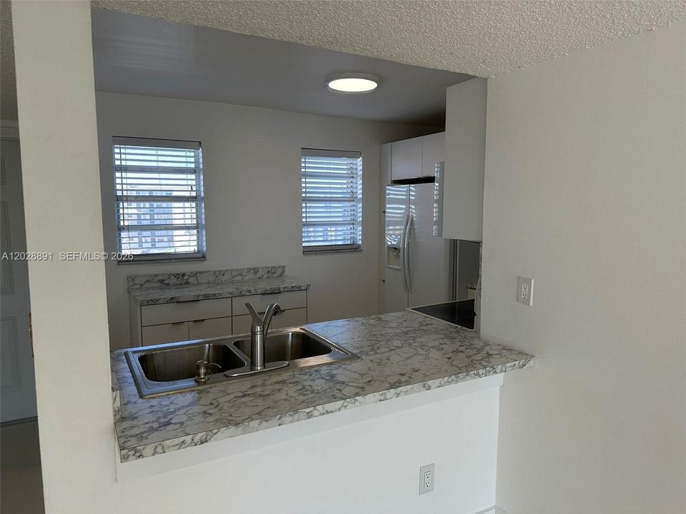 For Sale: $255,000 (3 beds, 2 baths, 1147 Square Feet)