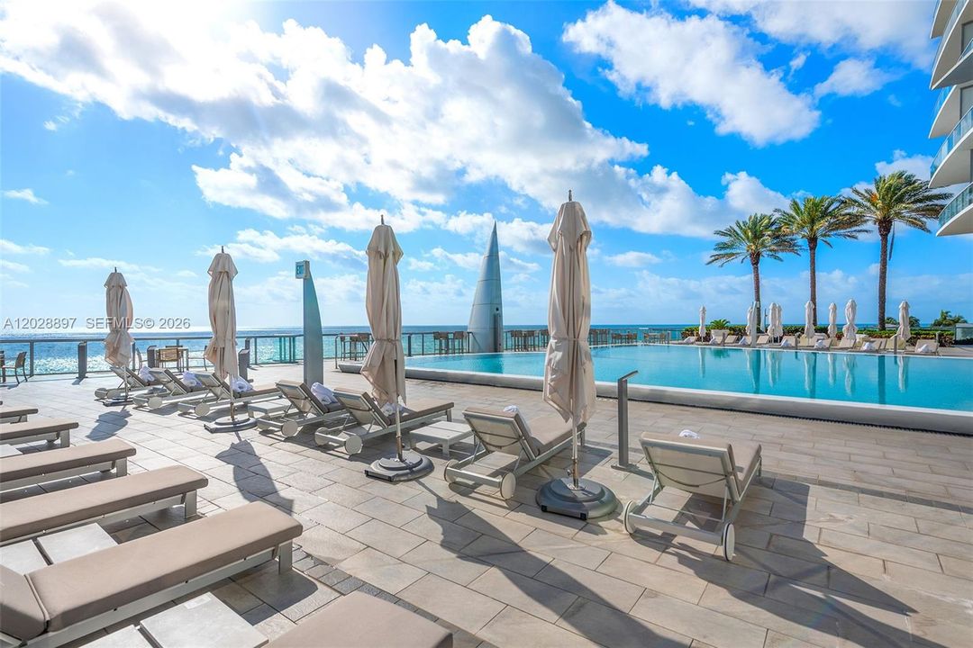 For Sale: $2,875,000 (3 beds, 3 baths, 1956 Square Feet)
