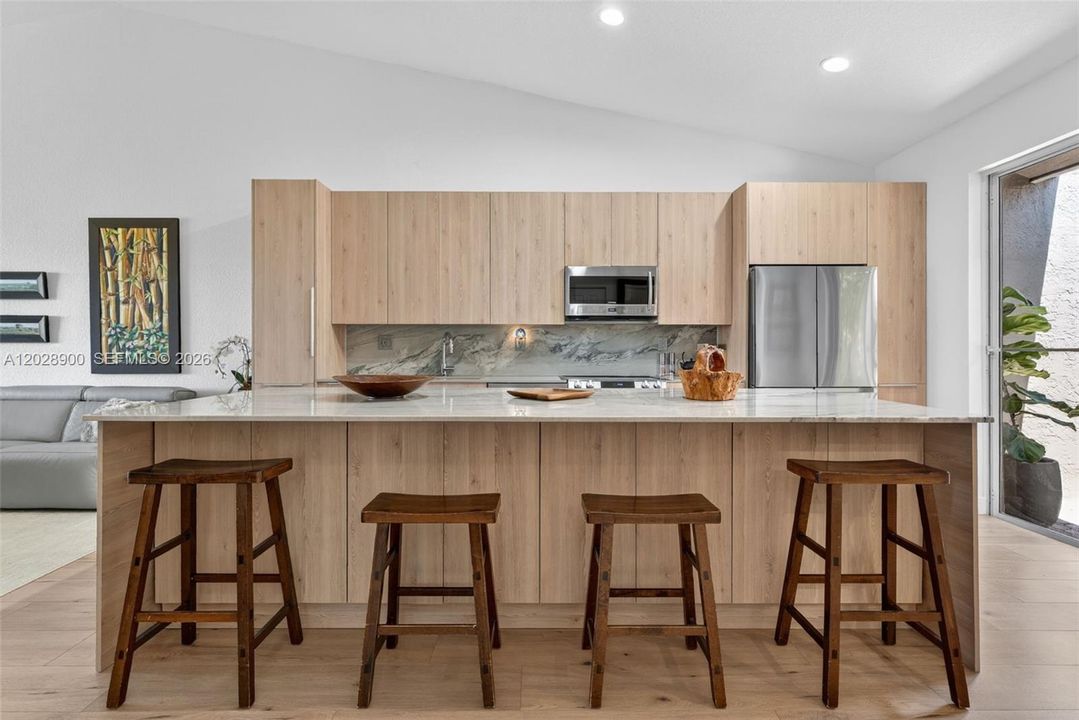 For Sale: $469,000 (2 beds, 2 baths, 1320 Square Feet)